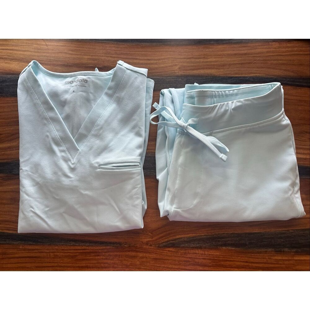 Mandala Scrub Set in Sky Blue Size Medium NWOT
